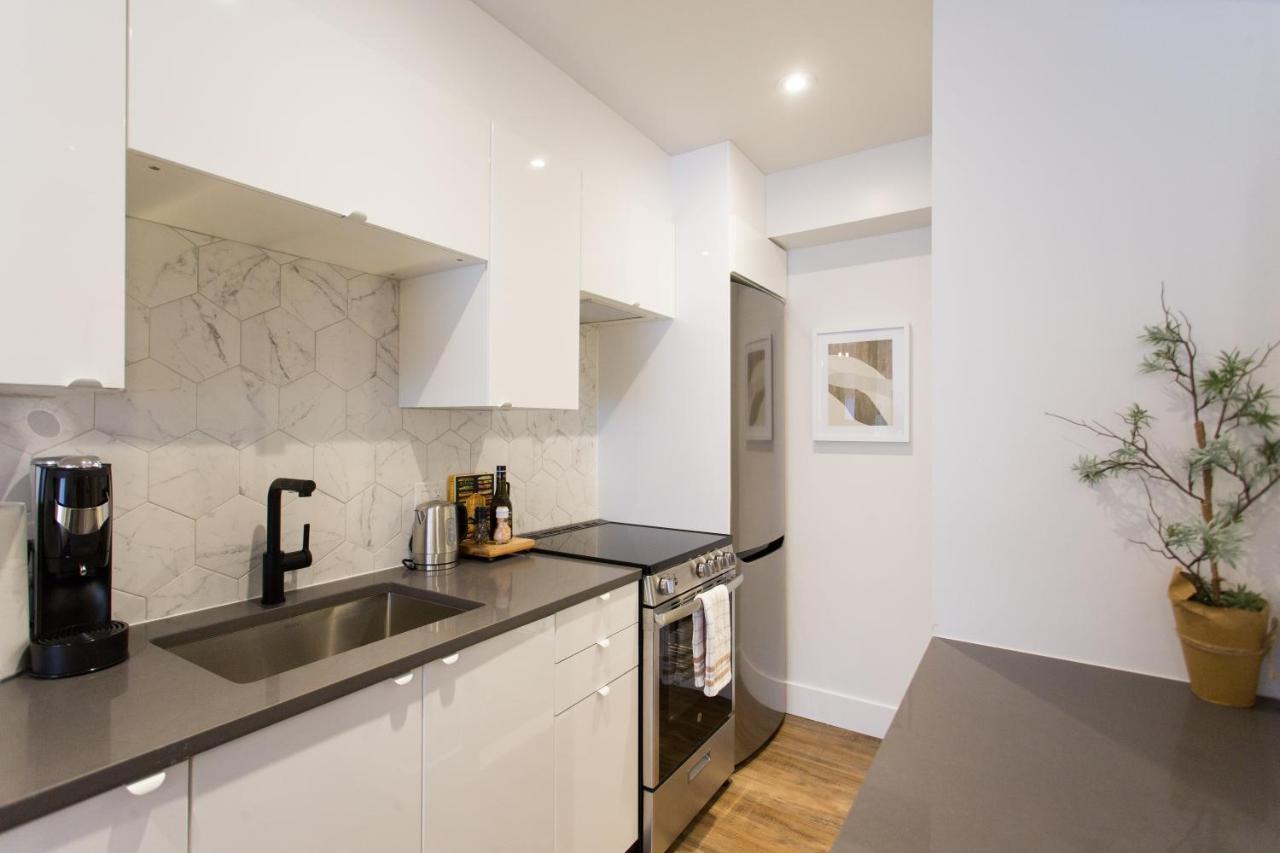 Romantic Studio In The Heart Of Little Italy By Den Stays Montreal Zewnętrze zdjęcie