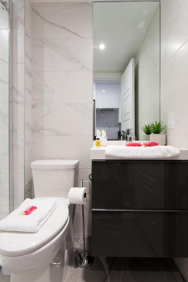 Romantic Studio In The Heart Of Little Italy By Den Stays Montreal Zewnętrze zdjęcie