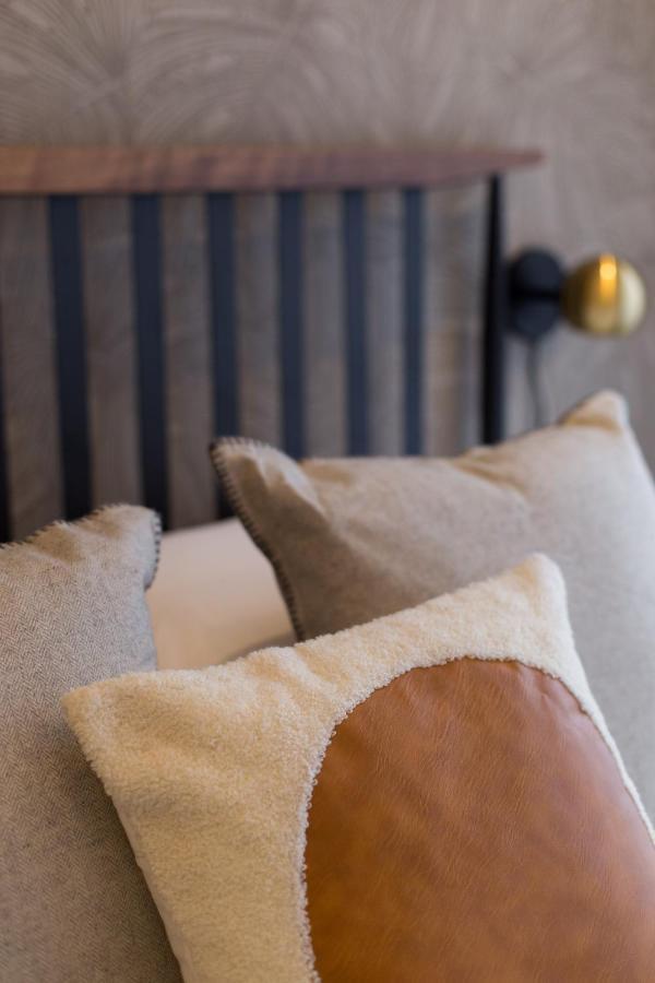 Romantic Studio In The Heart Of Little Italy By Den Stays Montreal Zewnętrze zdjęcie